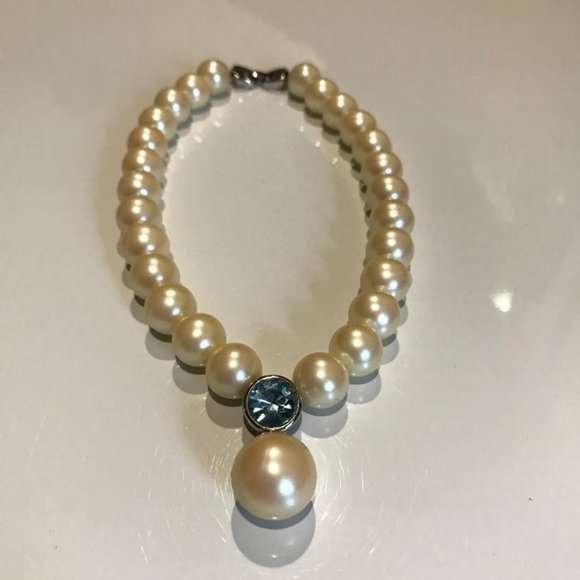 Vintage Givenchy Faux Pearl with Faceted Blue Crystal Pendant Necklace - Picture 10 of 10